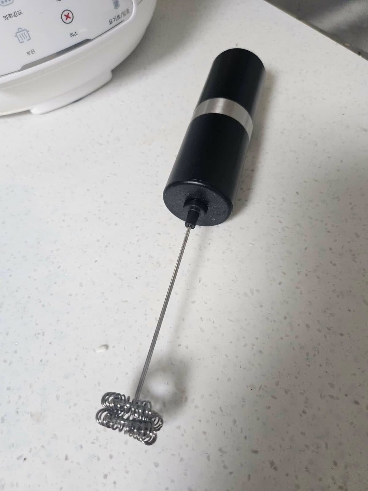 Mini electric whisk