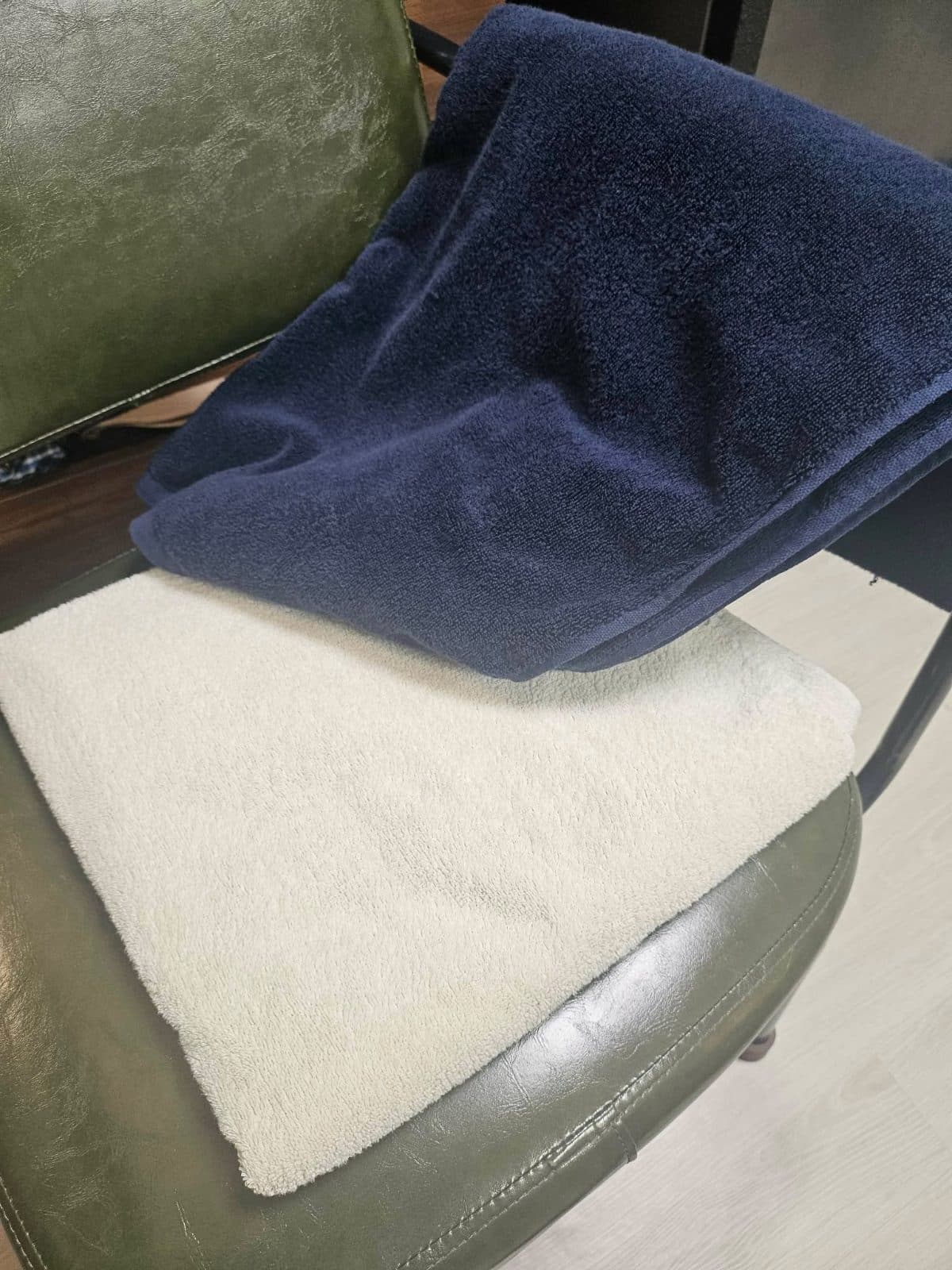 Set of 2 bath towels